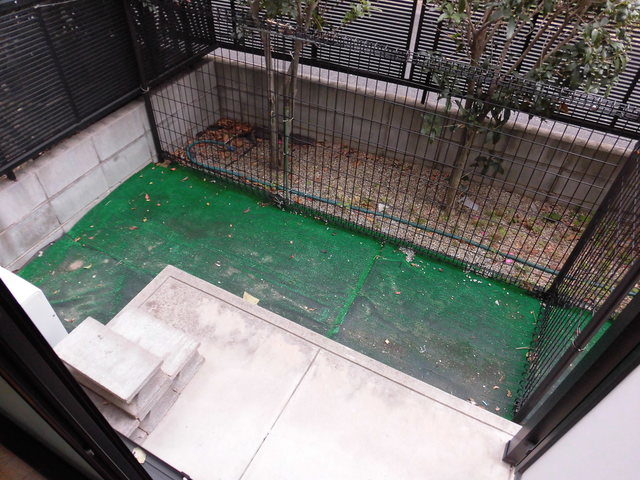 庭　外干しのできるバルコニーです