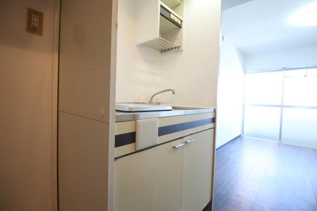 キッチン　※別の号室のお写真です。現状優先。