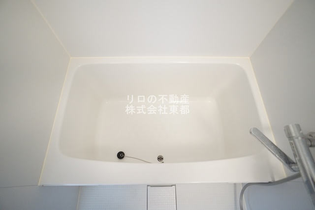 バス・シャワールーム　清潔感のある浴室で、１日の疲れを癒しリラックスできます。