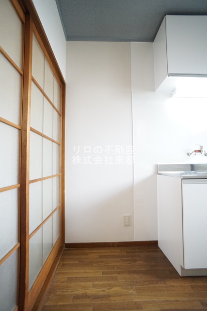 その他　キッチンには冷蔵庫用スペースもありますので安心です♪