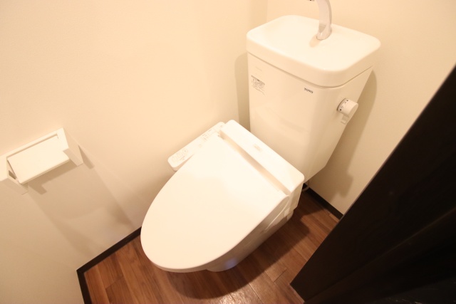 トイレ　※別室の参考写真の為、現況優先です。