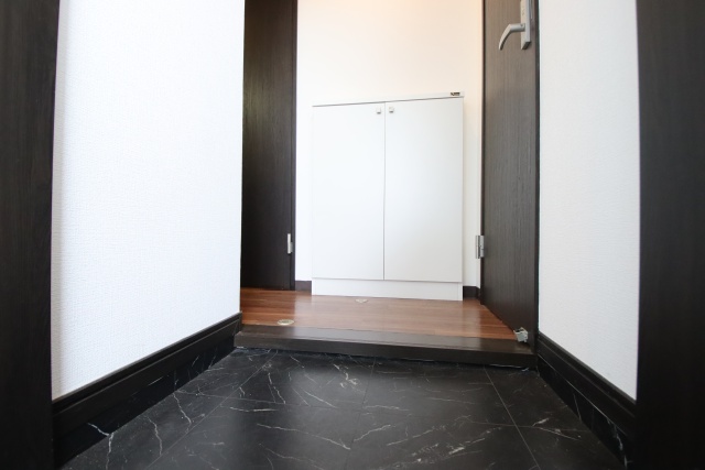 玄関　※別室の参考写真の為、現況優先です。