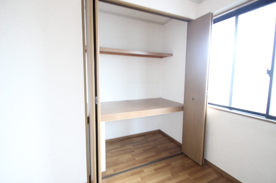 収納　※別部屋の写真です。