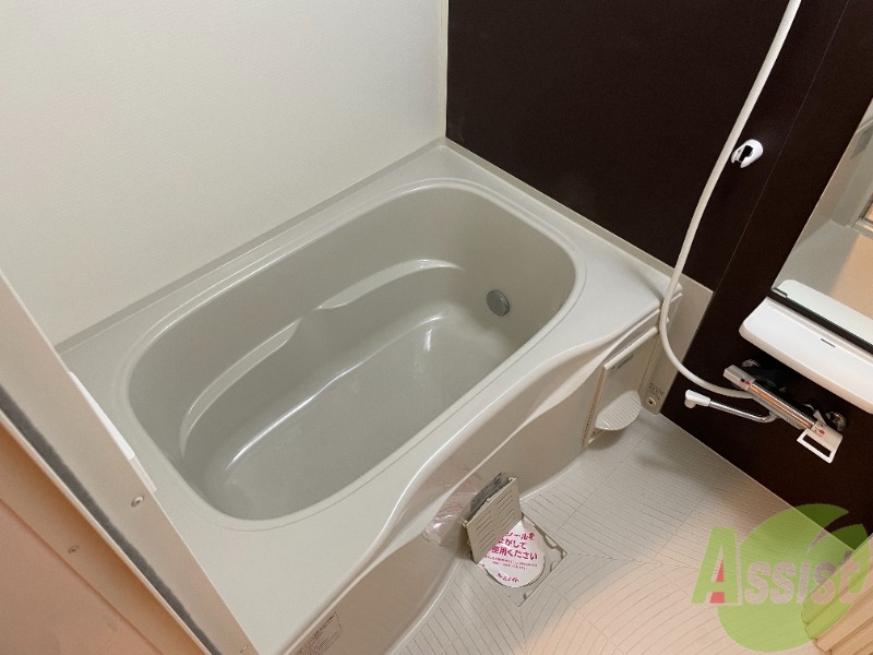 バス・シャワールーム　バスルームはこちらです。広々としてゆったり休めます。