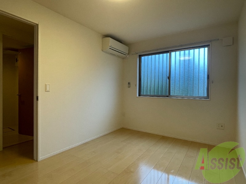 その他部屋・スペース　６．７帖の洋室です。広々として、きれいですね。