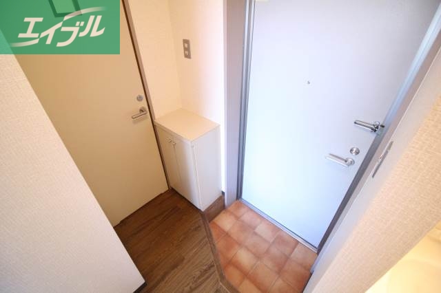 玄関　同タイプのお部屋の写真です。