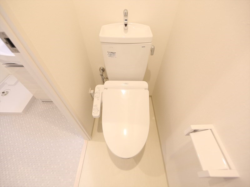 トイレ　温水洗浄暖房便座付トイレ