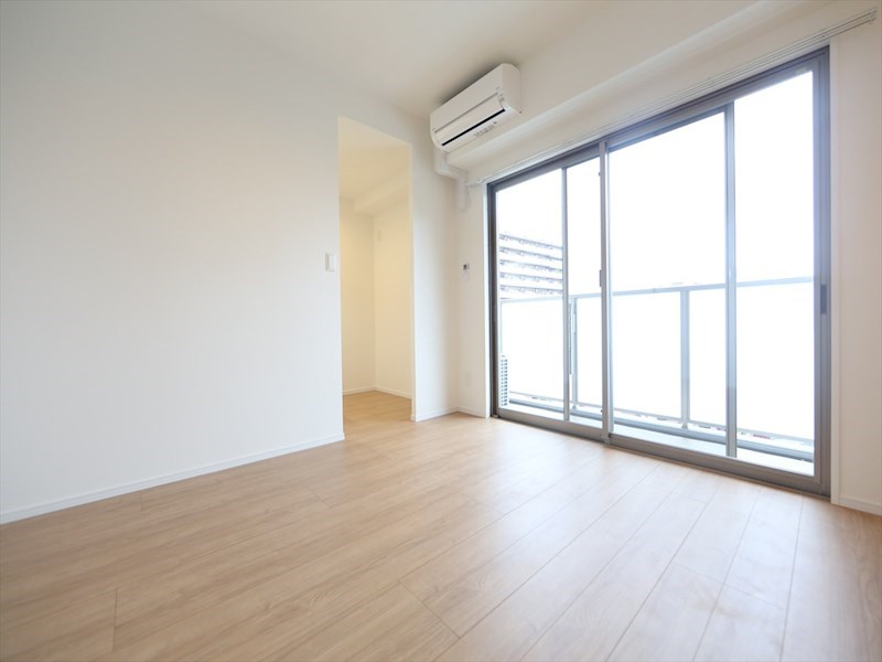 バルコニー　洋室7.53帖　システムキッチン　エアコン完備　バルコニー