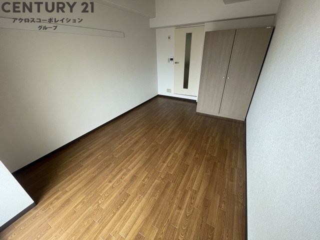 居室・リビング　洋室7.7帖。エアコン設置済み☆南向きで日当たり良好！