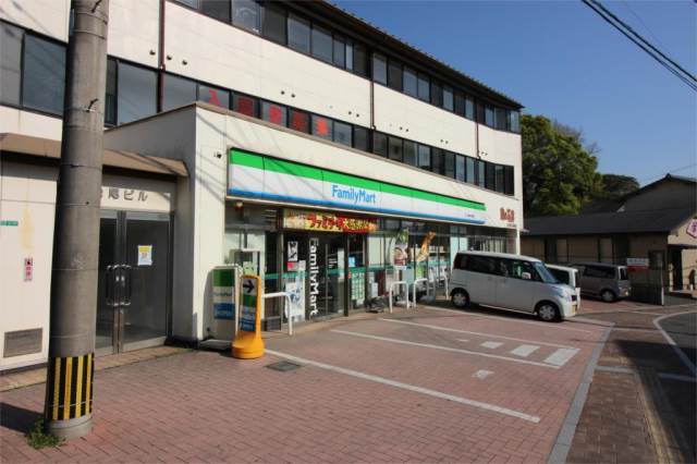 コンビニ　ファミリーマート JR教育大前駅店（コンビニ）まで533m