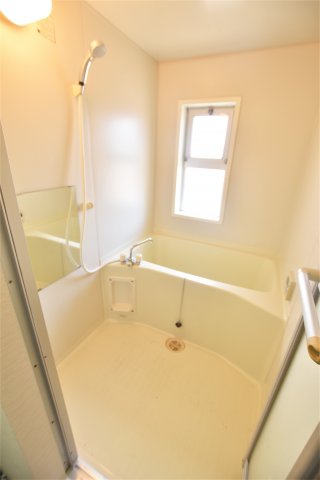 バス・シャワールーム　画像は別号室。ご参考にどうぞ