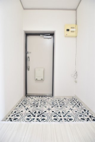 玄関　画像は別号室。ご参考にどうぞ