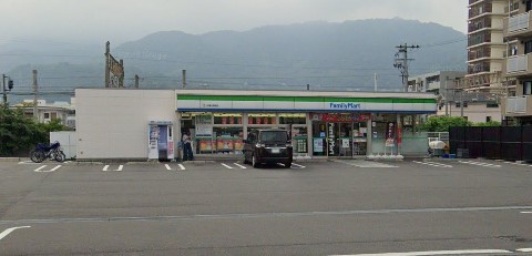 コンビニ　ファミリーマート（コンビニ）まで2535m