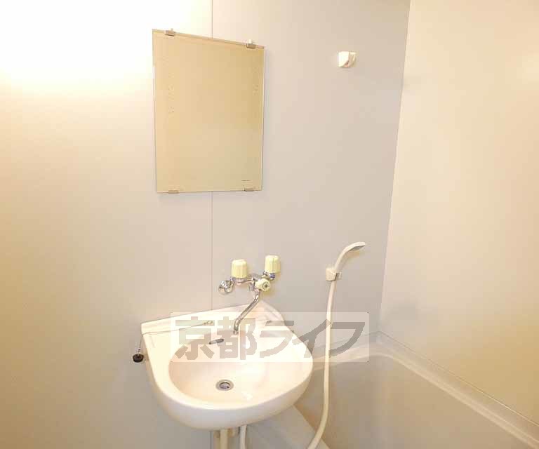 洗面設備　神宮丸太町駅隣のセパレート・ＲＣマンション