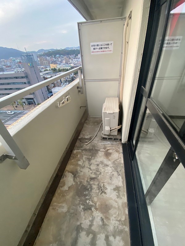 バルコニー　バルコニーからの眺めを楽しみながら食事をしませんか