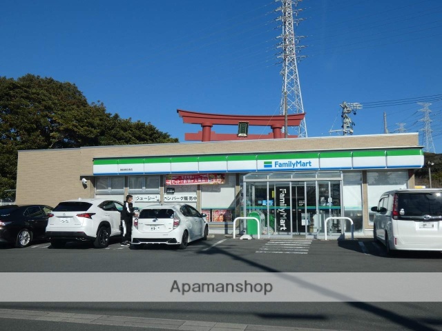 コンビニ　ファミリーマート（コンビニ）まで1573m