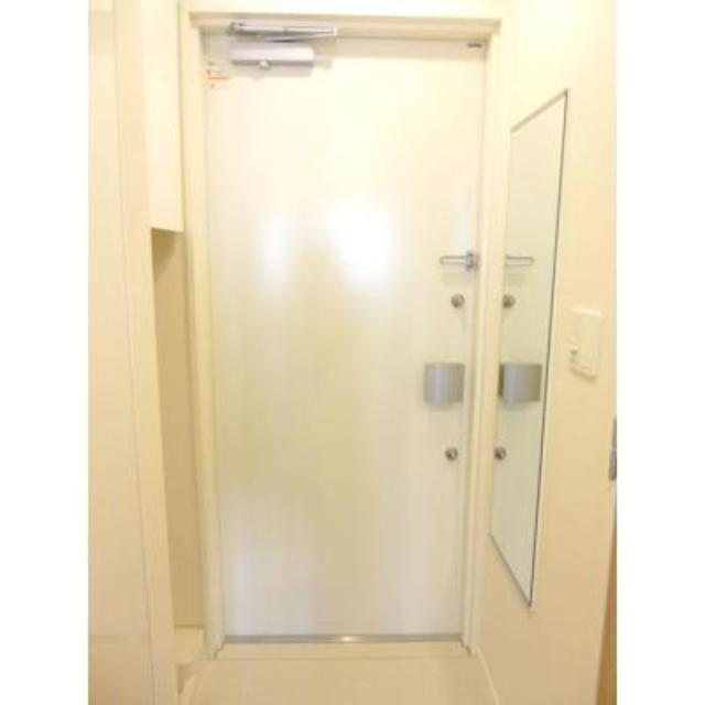玄関　※写真は同タイプ住戸です。
