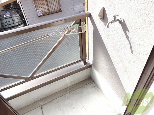 バルコニー　１階だからお洗濯は・・って方はお花など育ててみてはどうです？