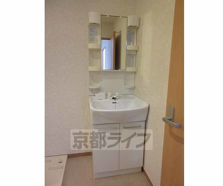 洗面設備　独立洗面台です