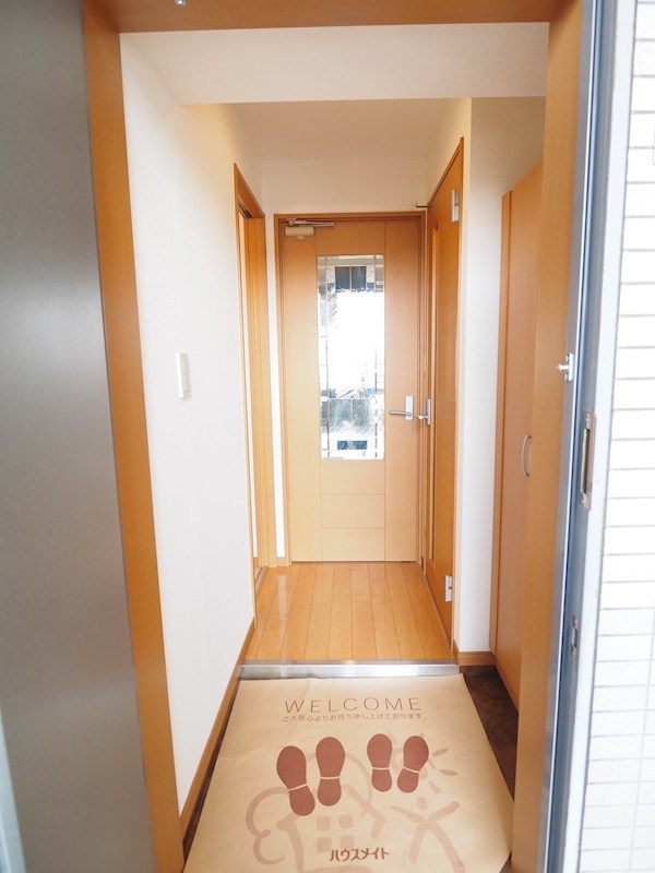 玄関　明るい玄関でお出迎え。