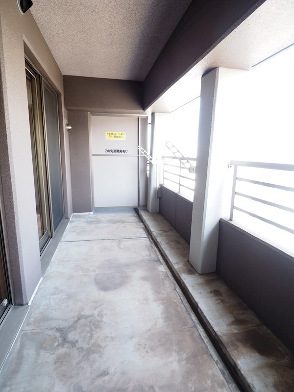 バルコニー　日当たりの良いバルコニー。