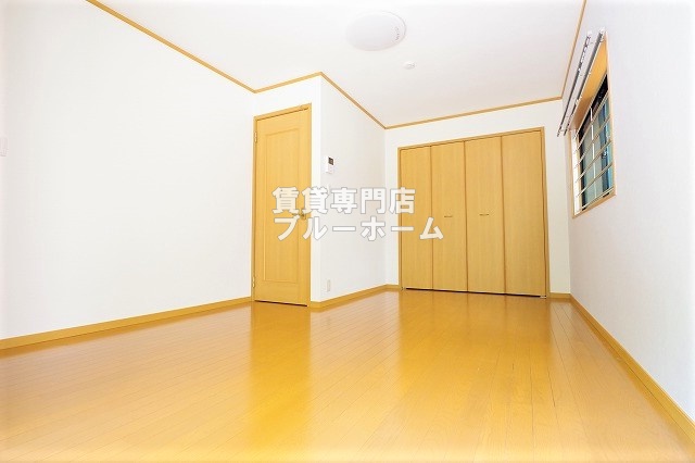 居室・リビング　9.5帖の明るい洋室！