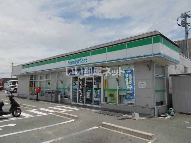 コンビニ　ファミリーマート（コンビニ）まで2101m