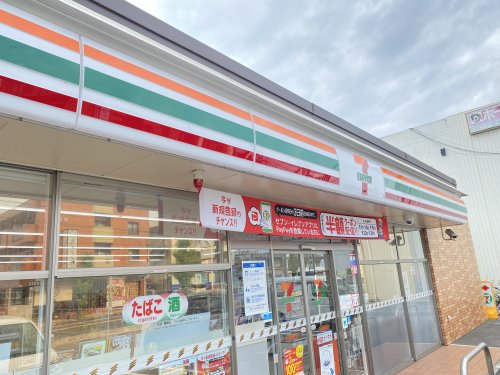 コンビニ　セブンイレブン 常滑榎戸店（コンビニ）まで829m