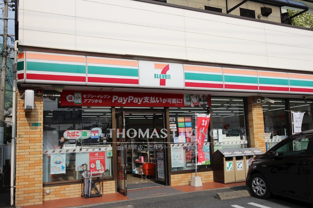 コンビニ　セブンイレブン 小倉足立店（コンビニ）まで438m