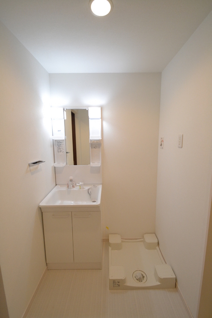 洗面設備　脱衣所・独立洗面台です