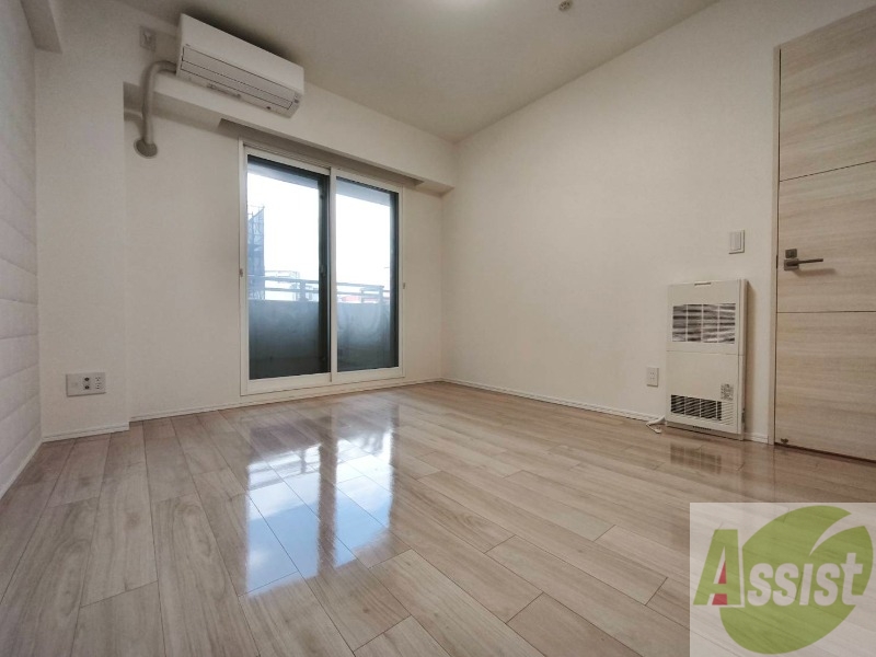 その他部屋・スペース　寝室はこちらです。光が差し込む、温かみのあるお部屋です。