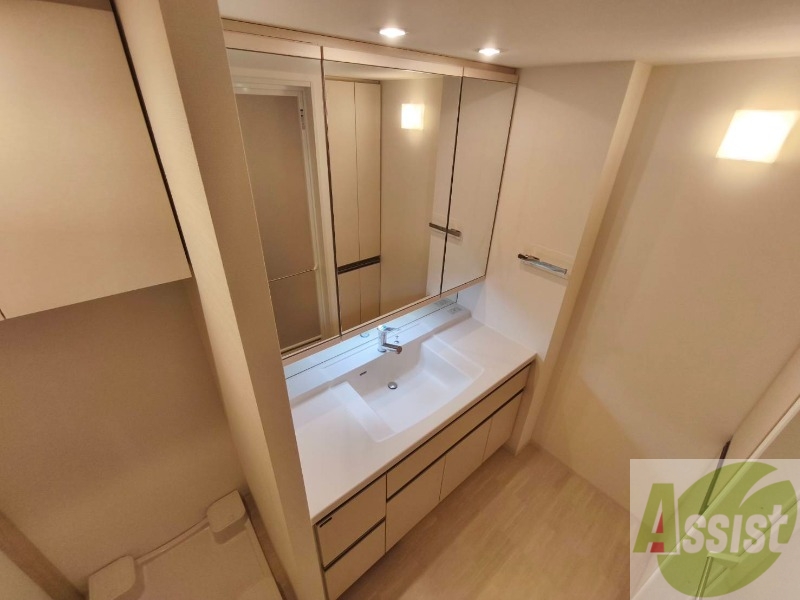 洗面設備　お洒落な独立洗面化粧台になっておりました！