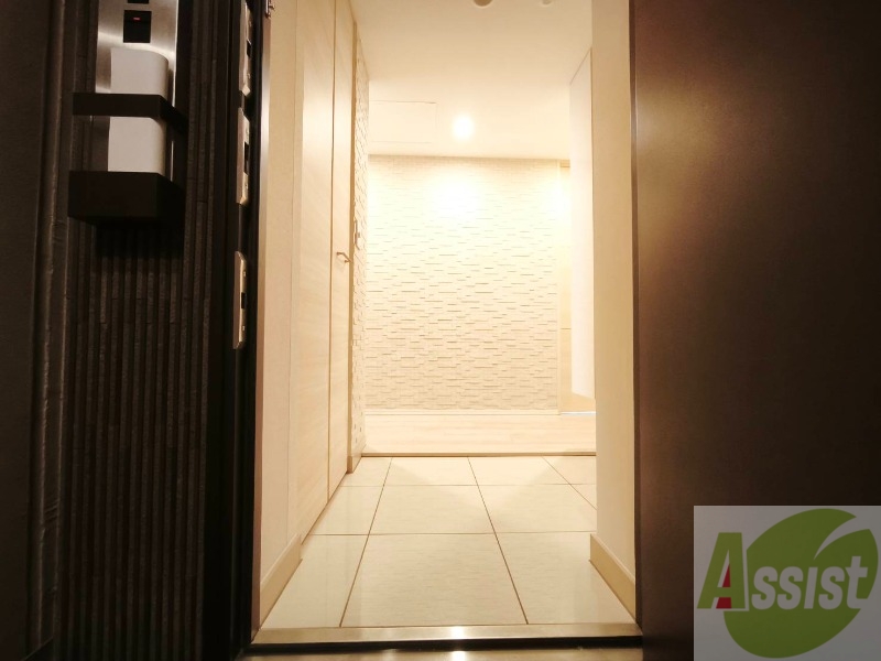 玄関　玄関の様子です。明るい印象ですね。気分もあがりそう。