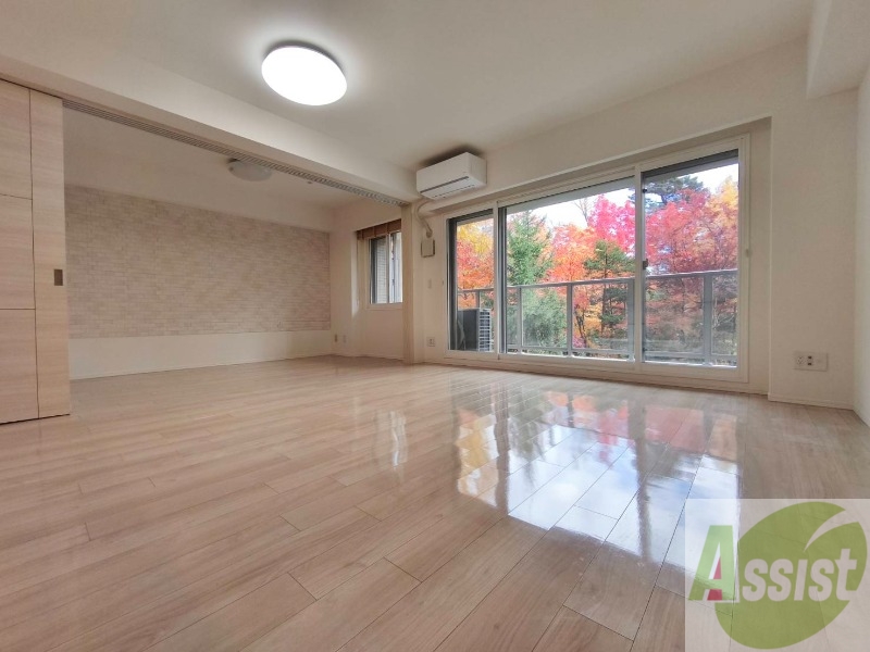 居室・リビング　広くてキレイなお部屋が広がっていて、充実した生活が送れそう。