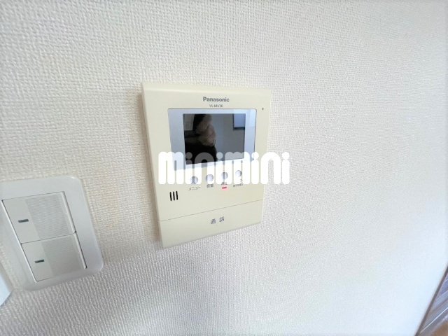 セキュリティ　録画機能付きのモニターホン＆リモコン照明付き