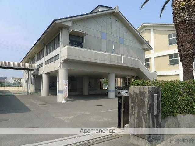 中学校　岡田中学校（中学校）まで1211m