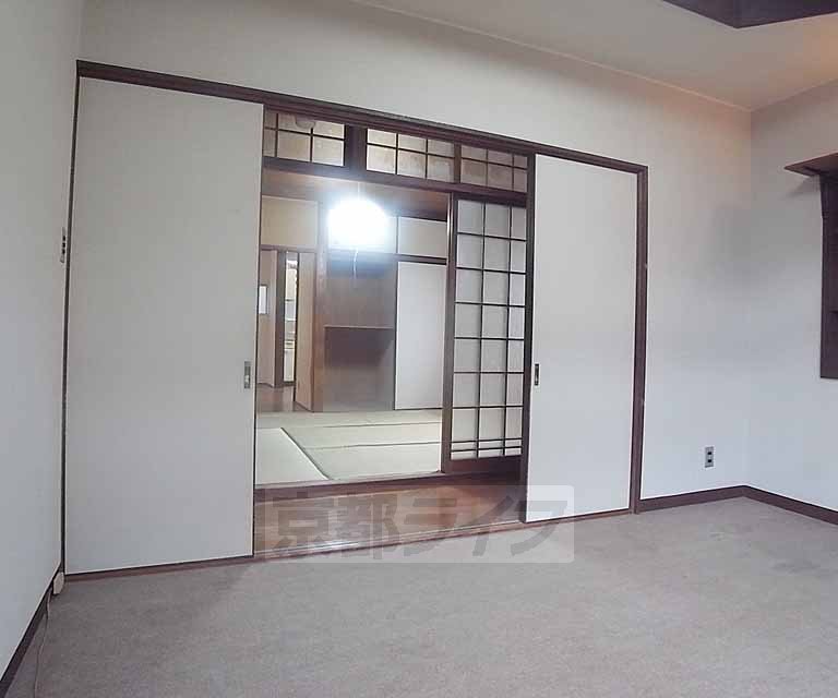 居室・リビング　違う角度からのお部屋写真です。