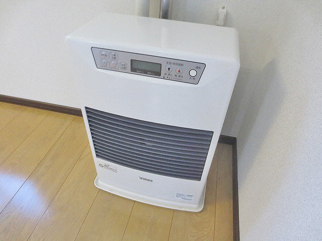 その他　冬は暖かく経済的な灯油ストーブがついています♪