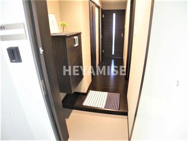 玄関　※同間取りのモデルルームの画像です（家具家電は付きません）※