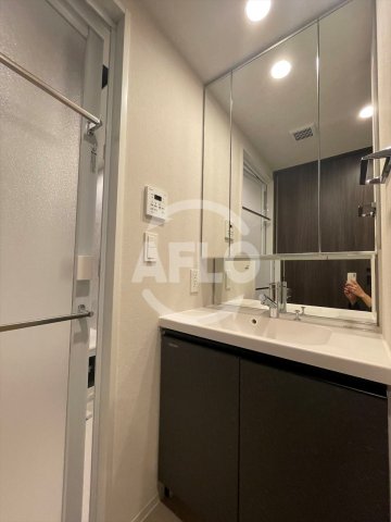 洗面設備　コンフォリア・リヴ博労町一丁目Q　独立洗面台