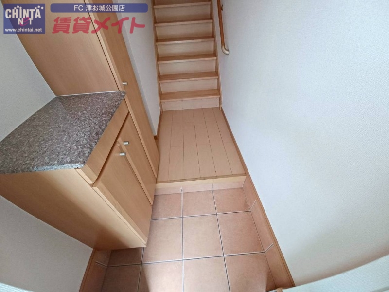 玄関　反転タイプ参考写真