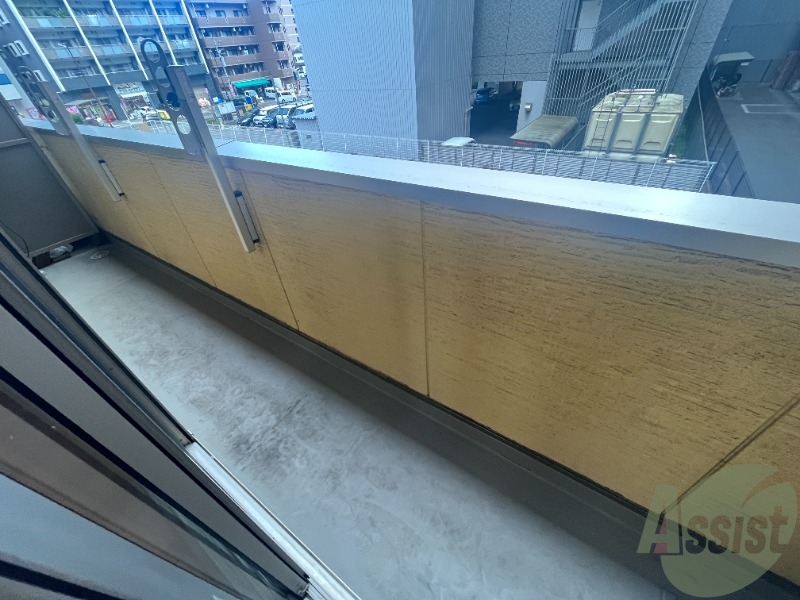 バルコニー　バルコニーは洗濯物がはかどりそうな広さがありますよ。