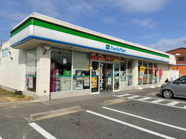 コンビニ　ファミリーマート名南上浜町店（コンビニ）まで774m