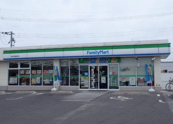 コンビニ　ファミリーマート彦根川瀬馬場町店（コンビニ）まで212m
