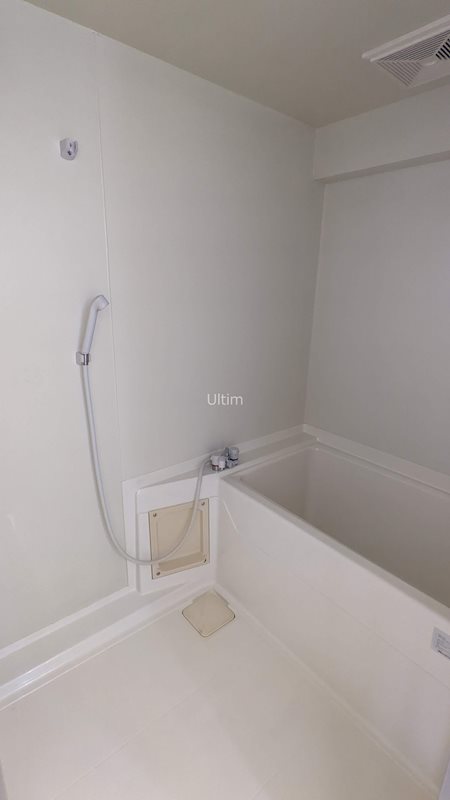 バス・シャワールーム　※同タイプの他のお部屋です