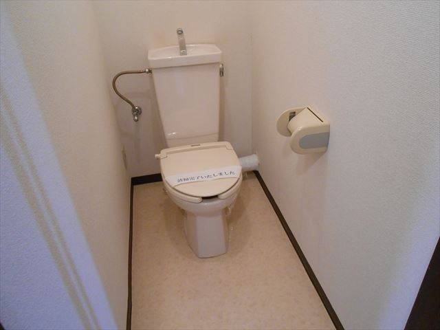 トイレ　※リフォーム前の為同一部屋