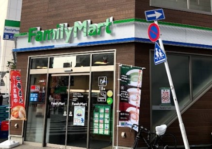 コンビニ　ファミリーマート 渋谷二丁目中央店（コンビニ）まで134m