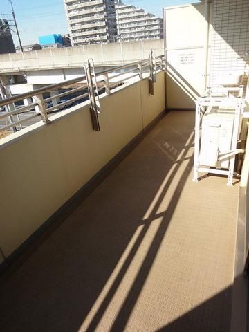 バルコニー　広々バルコニー