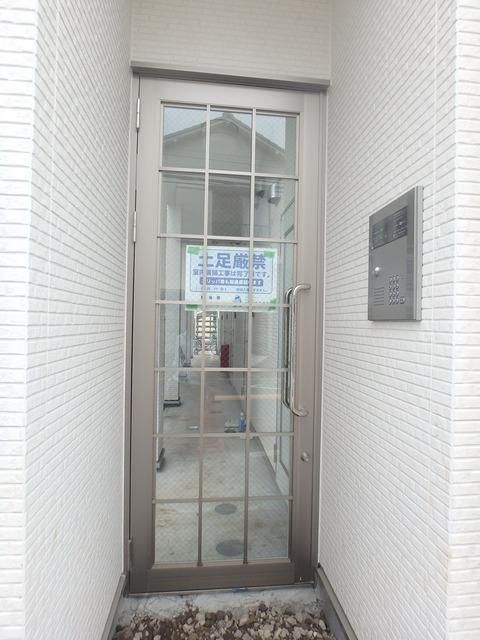 玄関　★オートロック完備★