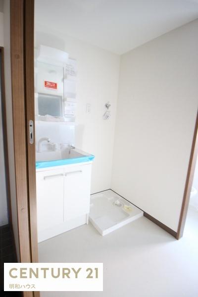 洗面設備　【参考】105号室の写真（同タイプ）